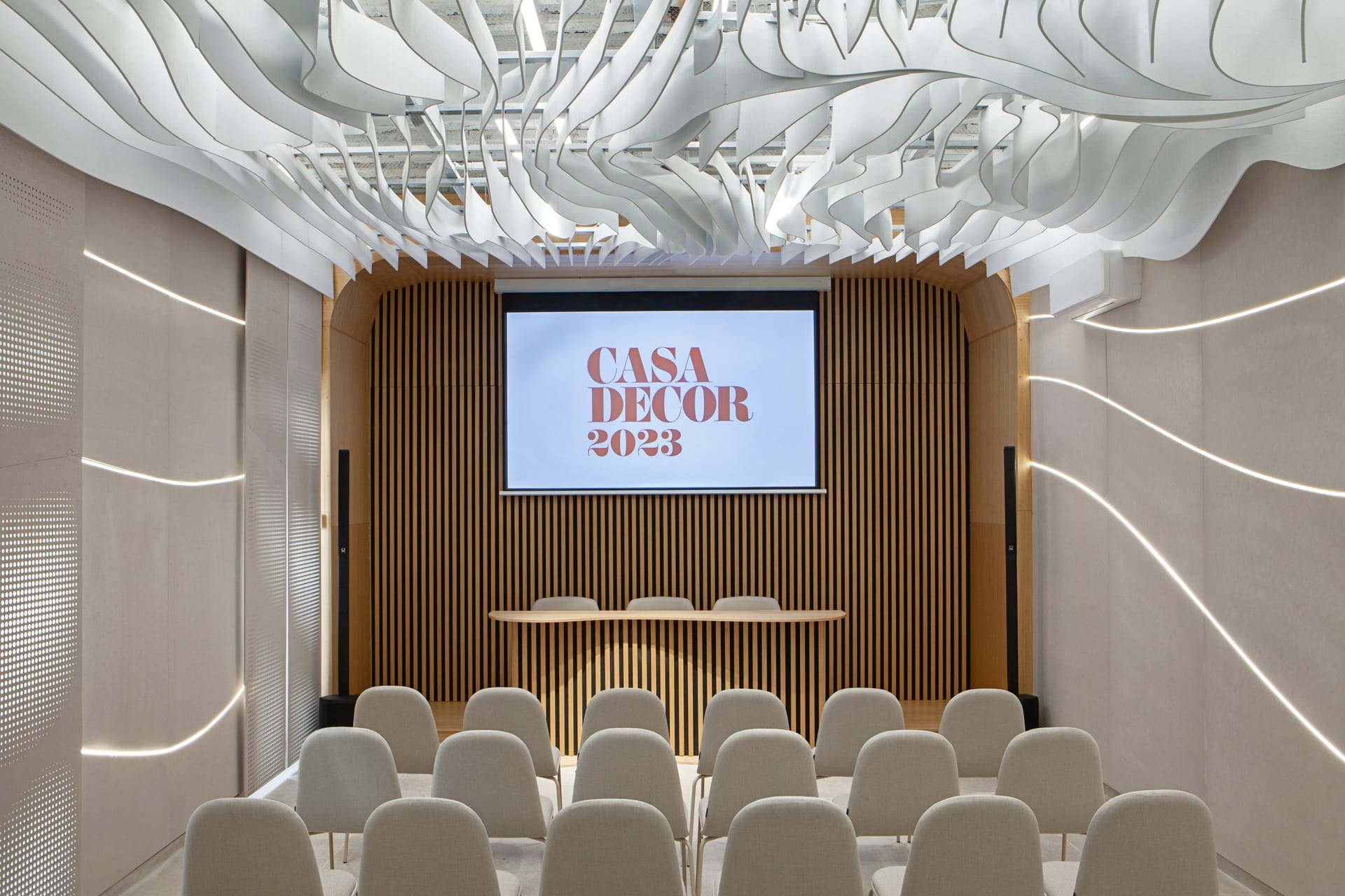 casa decor 2023 auditorio ideatec quino bono 2 scaled 1